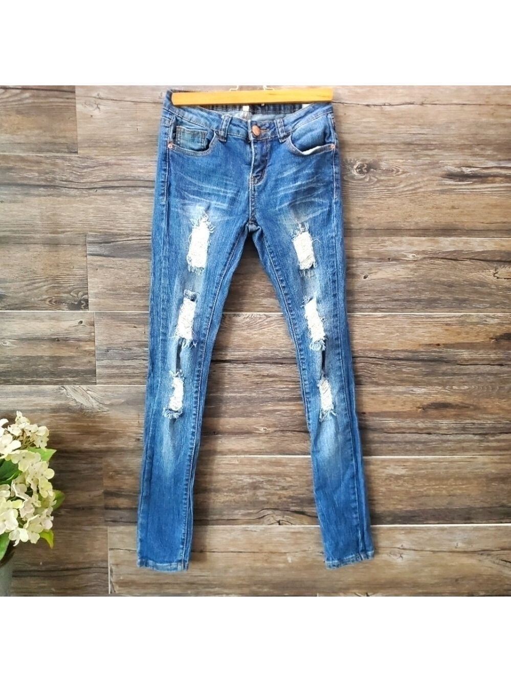 C'esttoi Jeans Women's Light Wash Distressed Skinny Pants Size 3